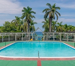 Апартаменты в Hospitality Expert F32 Beach front Pool & Chef