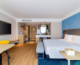 Двухместный номер Standard с видом на город двуспальная кровать в Holiday Inn Express Hohhot East Station, an IHG Hotel