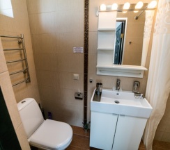 201 - Трехместный номер с балконом и прямым видом на море в Азов Инн