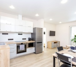 Номер Superior в Квартира на сутки Маяк Минск Метро 5 мин Wi-Fi Кондиционер Кухня объединена с жилой зоной Отдельная спальня Отчётные документы