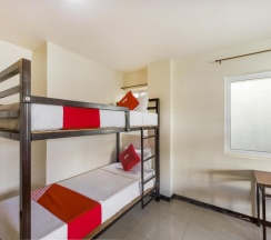 Кровать в общем номере в OYO 842 City Smiles Apartelle (Vaccinated Staff)