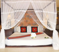 Двухместное бунгало Deluxe с видом на сад двуспальная кровать в Poshanu Resort