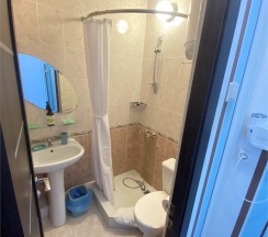 Двухместный номер с открытым балконом и боковым видом на море в Joy apartments