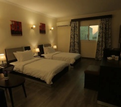 Двухместный номер Deluxe с видом на пирамиды 2 отдельные кровати в Pyramid Edge Hotel & Exclusive Pyramids View Rooftop