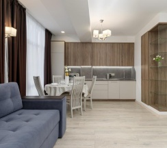 2-комнатные апартаменты люкс с балконом, вид на горы (#140) в Geo Apart