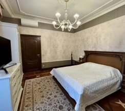 Коттедж с 3 комнатами с балконом и с видом на парк в Dipservice hall