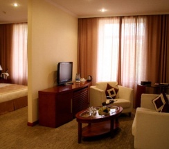 Двухместный люкс с балконом двуспальная кровать в Park Hotel Bishkek
