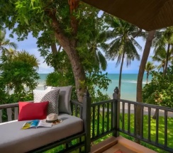 Двухместный клубный Anantara люкс с видом на море двуспальная кровать в Anantara Hua Hin Resort