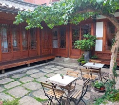 Коттедж с 2 комнатами в The Place Seoul Hanok Guesthouse