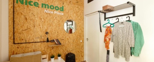 Семейный  номер с 1 двуспальной и 1 односпальной кроватями №7/Triple room в Nice hostel