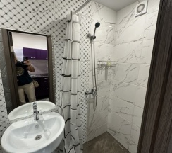 Студия c 1 комнатой с видом на город в Прометей