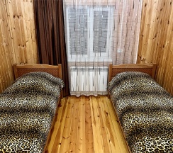 Двухместный номер с общей ванной комнатой в Кругозор 2