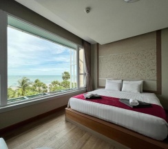 Люкс с видом на море в The Beach Front Resort Pattaya  - SHA Plus