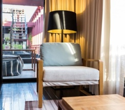 Семейный люкс с балконом в LoogChoob Homestay