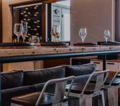 3-комнатные апартаменты с джакузи на террасе и видом на горы в Boogel Woogel bar&hotel