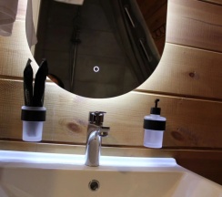 Коттедж с балконом и с красивым видом из окна в Красные Скалы