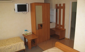 №5 Стандартный четырехместный номер в Аркона