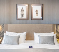 Люкс Президентский с балконом и с красивым видом из окна в Владикавказ