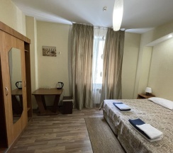 Четырёхместный номер Standard с 2 комнатами с балконом и с красивым видом из окна в На Короткой