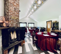 Особняк из вековых сосен в Gora Country Club