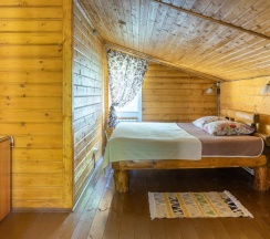 Дом у камня в Black fox