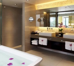 Люкс с террасой с 2 комнатами с видом на океан в Le Meridien Phuket Beach Resort