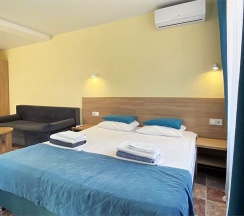 Трёхместный номер "Комфорт" без балкона в Ростов