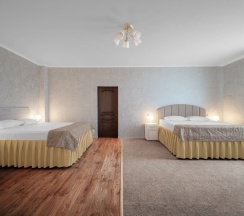 Люкс двухкомнатный 8-ми местный в Лабиринт