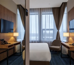 Улучшенный номер с видом на город в Cosmos Omsk Hotel
