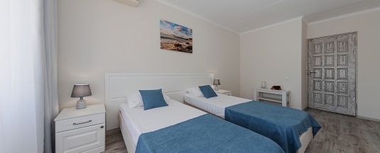 Стандарт четырехместный с балконом в Volna Family Resort