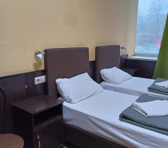 Номер эконом семейный с двуспальной и двухъярусной кроватями (общие удобства) в ТарЛеон