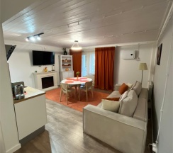 Гостевой дом "Ягодное лукошко"  6-ти местный " Морошковый" в Удивительная деревня Мандроги