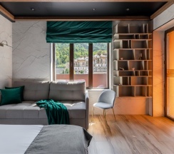 Black Stone с террасой в Red Wood by Provence