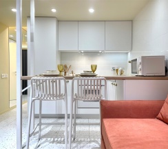 Двухуровневая студия на мансарде с джакузи в ЖК "UP-квартал Пушкинский". Близость к НИИ Турнера в Rauktis apartments