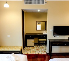 Трёхместный номер Classic с балконом в Siri Heritage Bangkok Hotel