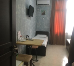 Номер Comfort с балконом и с красивым видом из окна в Azname