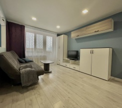 Апартаменты c 1 комнатой с балконом и с красивым видом из окна в Апартаменты на улице Романовская Слобода 14