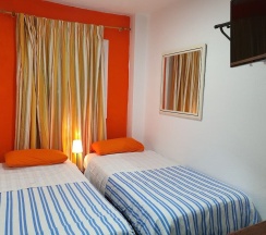 Двухместный номер Standard 2 отдельные кровати в Low Cost Room Plaza de Hierro IV