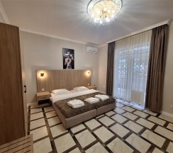 Премиум Люкс с кроватями TWIN/DBL и большой террасой с видом на горы в Цитрус