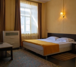 Семейный в Yellow hotel