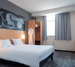 Номер Premium, семейный - с двуспальной кроватью и диваном в ibis Cheboksary Center
