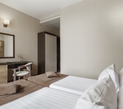 Стандарт с видом на бассейн с диваном в Pontos Family Resort Hotel