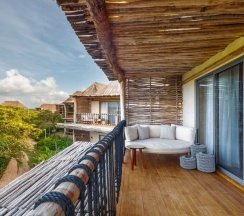 Двухместный номер Tsuri Deluxe with jungle view двуспальная кровать в Hotel Shibari Tulum - Restaurant & Cenote Club