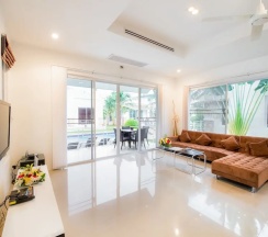 Вилла с видом на бассейн в Отель The Oriental Beach Pearl