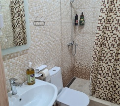 Номер на троих (1 двухспальн. кров. + 1 односп. +2 доп. места) в Подсолнух