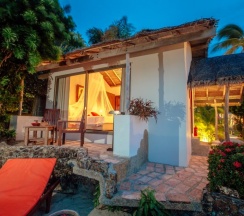 Бунгало Superior с балконом и с красивым видом из окна в Отель Secret Garden Beach Resort
