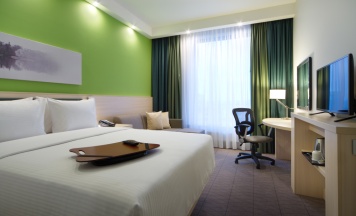 Двухместный номер Стандарт с диваном двуспальная кровать в Hampton by Hilton Minsk City Centre