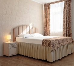 Люкс двухкомнатный с ванной в Лабиринт