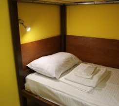 Кровать в общем номере в Добрый кот