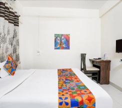 Двухместный номер Deluxe двуспальная кровать в Fabhotel Vardhan House Ii